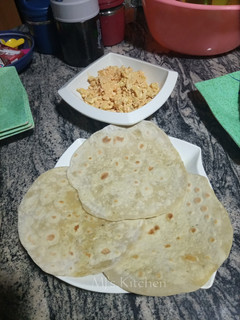 A picture of Chapati with scramble Eggs.