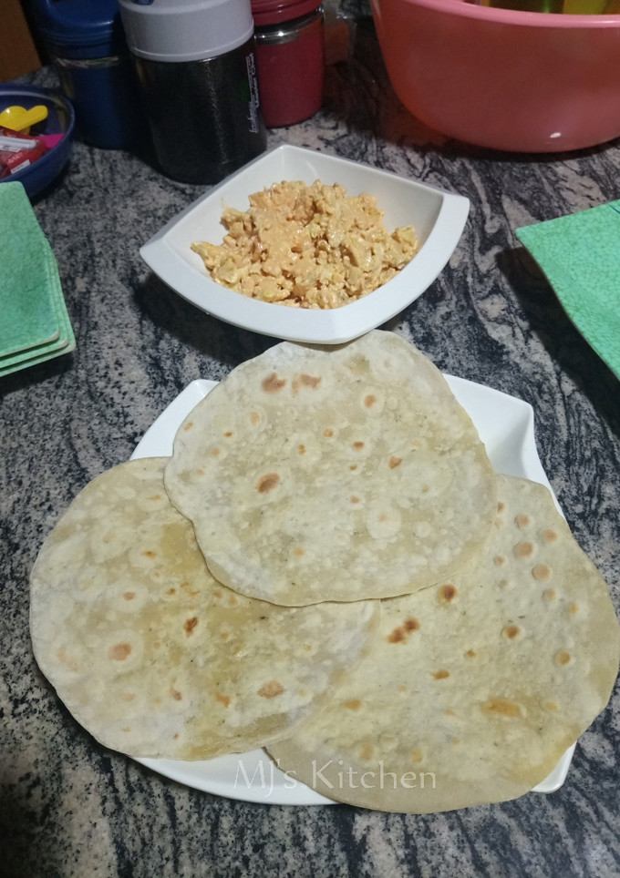 A picture of Chapati with scramble Eggs.