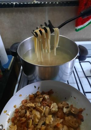 Una foto de Pasta con mejillones sarteneados