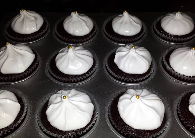 How to Make Super Quick Homemade dark chocolate cupcakes w/ marshmallow frosting! yummmy :))