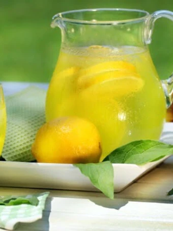 Easy Way Make Easy Lemonade the  Makes Drooling Delicious