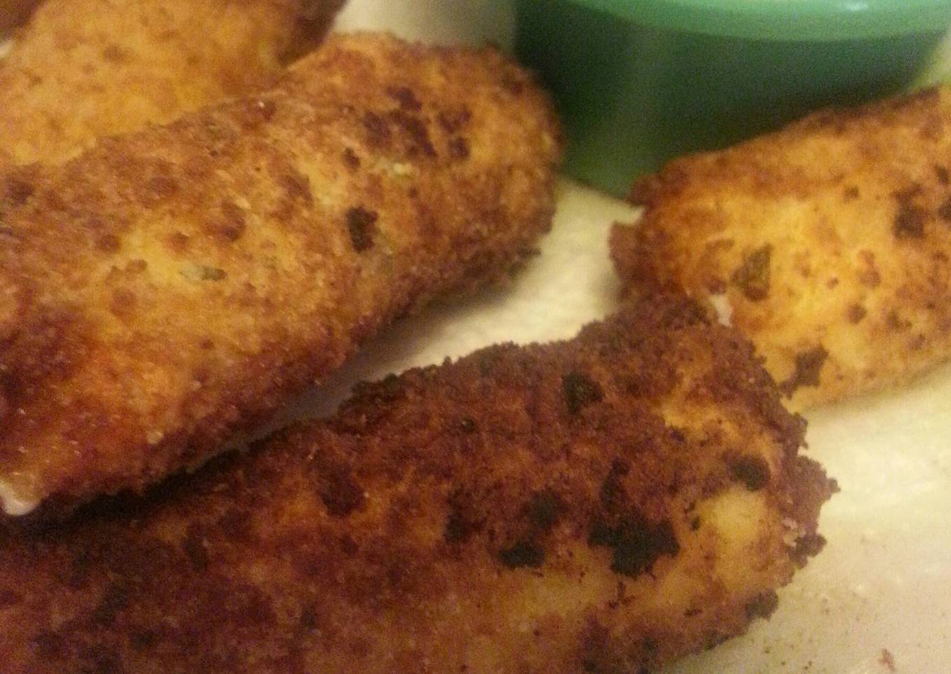 Delicious mozzarella sticks