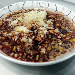 A picture of LG SESAME GARLIC SAUCE.
