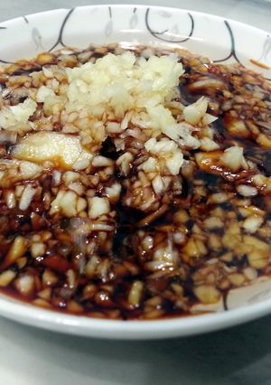 A picture of LG SESAME GARLIC SAUCE.