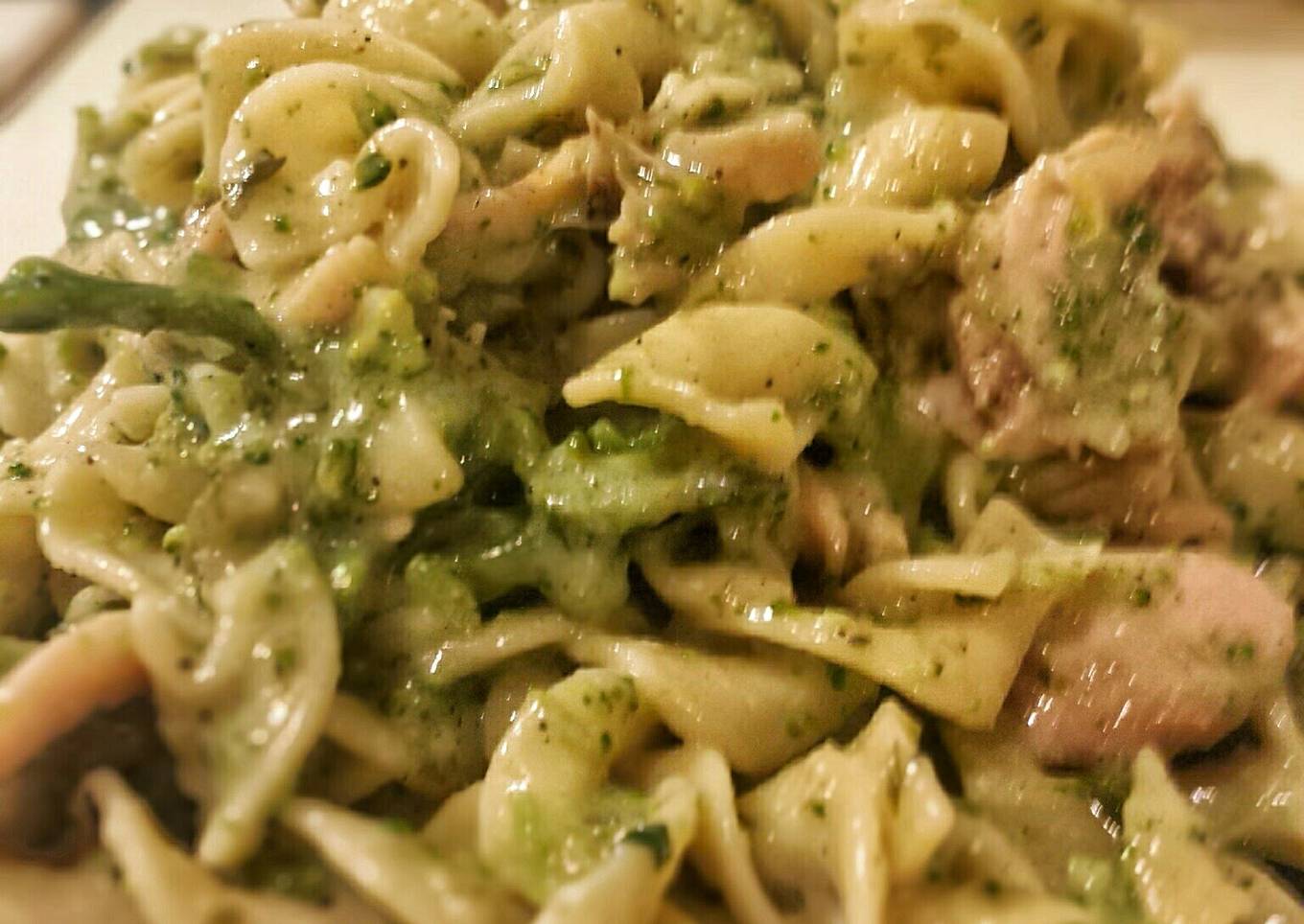 Grilled Chicken & Broccoli Alfredo