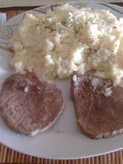 Una foto de Puré de patatas con redondo de ternera