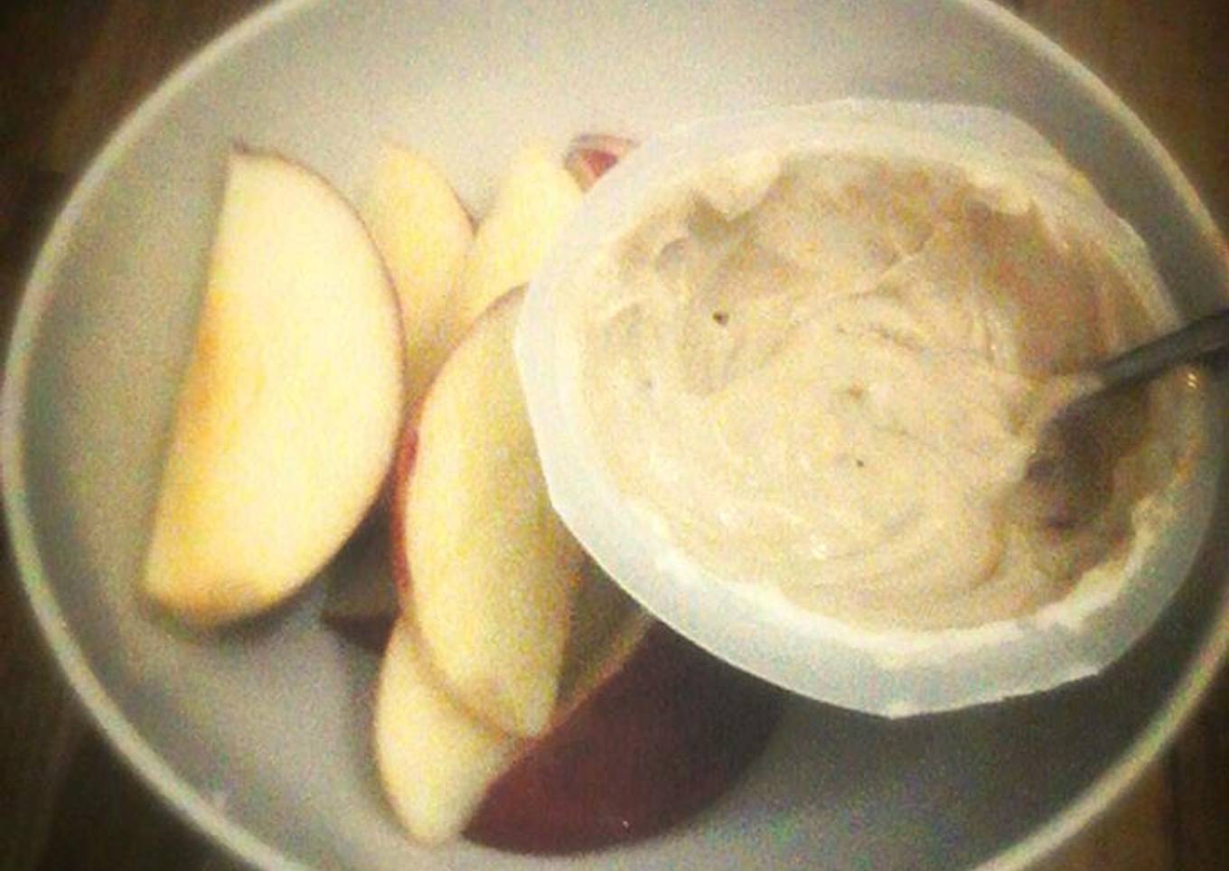 Apples with coffee & yoghurt dip.