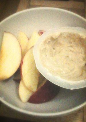 A picture of Apples with coffee & yoghurt dip..