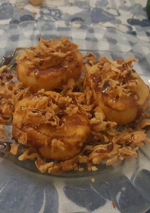 Una foto de Medallones de queso de cabra con cebolla crujiente y caramelo