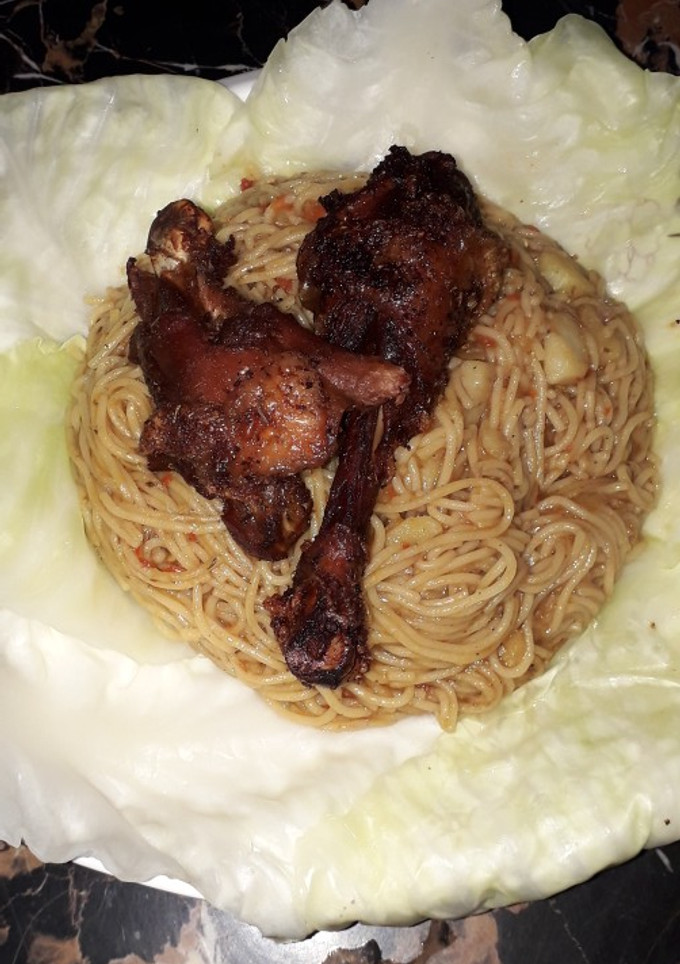 A picture of Spaghetti jollof.