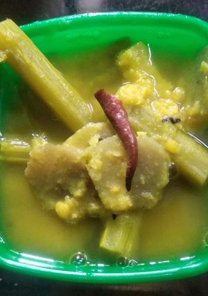 থোড়-ডাঁটা দিয়ে মটর ডাল (thor data diye matar dal recipe in Bengali) রেসিপির প্রধান ছবি