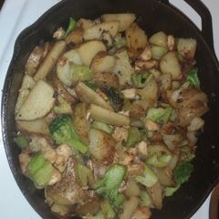 Potatoe chicken and broccoli mix! A picture of Potatoe chicken and broccoli mix!.