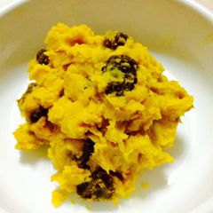 A picture of Easy Sweet Kabocha & Raisin Salad.