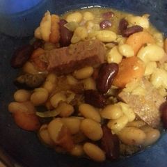 A picture of Crockpot beans and smoked turkey.