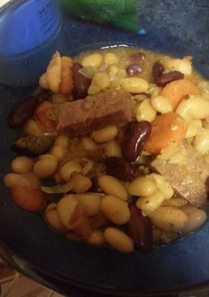 A picture of Crockpot beans and smoked turkey.