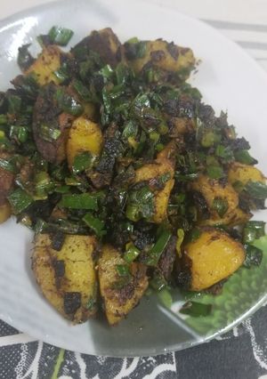 A picture of Green onion potato sabzi.