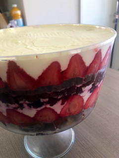 Una foto de Trifle de frutos rojos