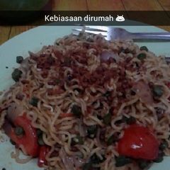 A picture of Super Hot Instant Noodles.