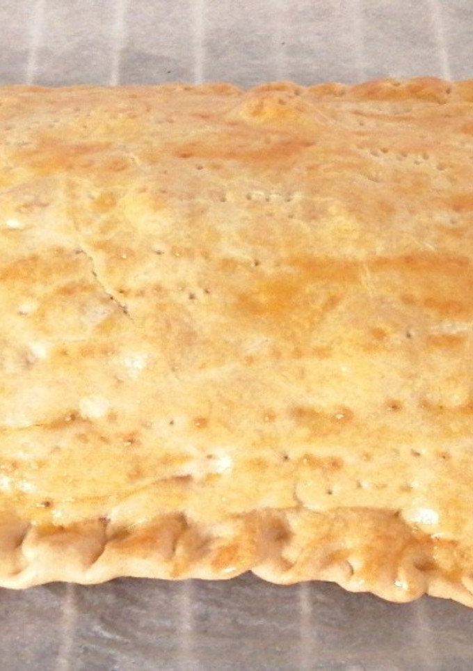 Una foto de Empanada puerro, bacon, pollo, bechamel y roquefort