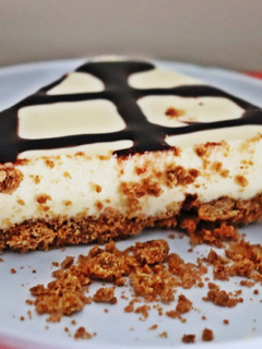 Foto de Cheesecake com cobertura de chocolate