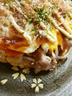 A picture of Low-Sugar Hiroshima Okonomiyaki with Okara & Bean Sprouts.