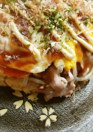 A picture of Low-Sugar Hiroshima Okonomiyaki with Okara & Bean Sprouts.