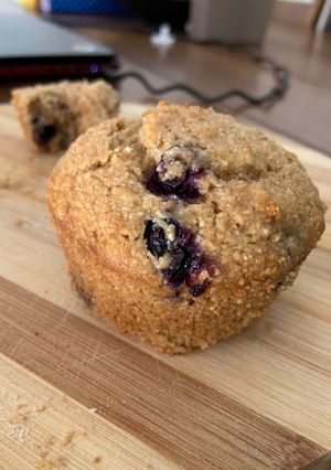 Una foto de Muffins integrales con avena y frutas