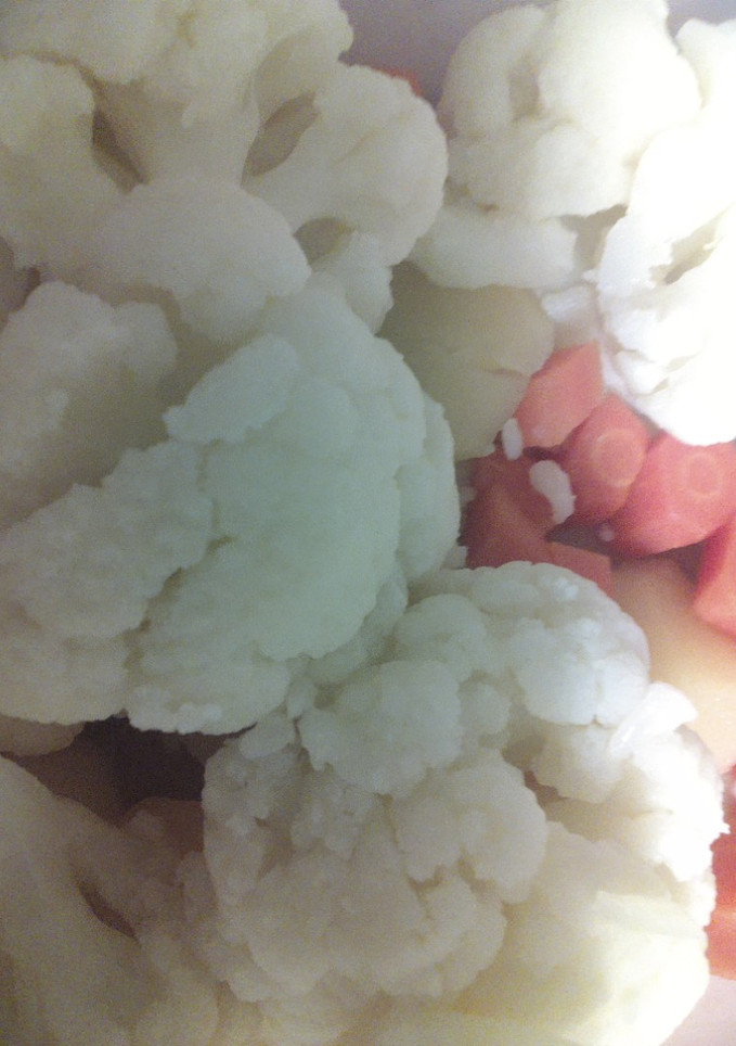 Una foto de Coliflor con patatas y zanahorias