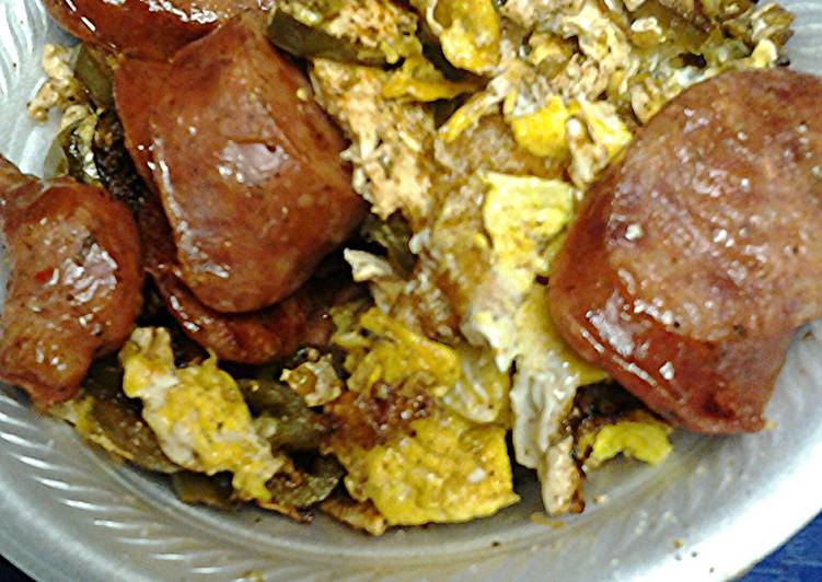 Spicy eggs, with sausage