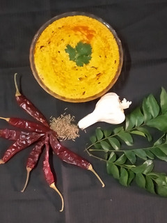 દહીં તીખારી (Dahi Tikhari Recipe In Gujarati) રેસીપી મુખ્ય ફોટો