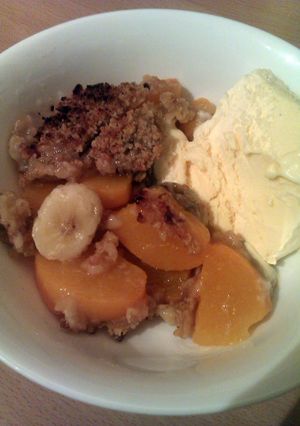 A picture of Vickys Easy Banana & Peach Crumble, GF DF EF SF NF.