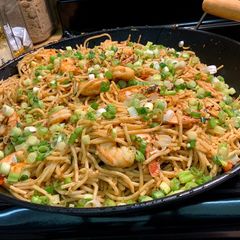 A picture of Noodles with Shrimp and Lemon.