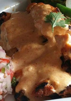 A picture of Chicken Fajita with cayeene pepper sauce.