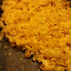 A picture of Extra cheesy mac and cheese.
