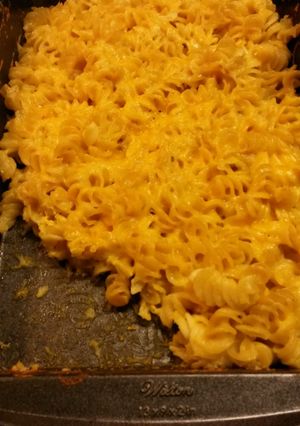 A picture of Extra cheesy mac and cheese.