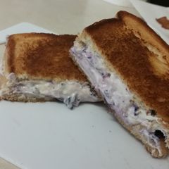 Blueberry and cream cheese stuffed Texas Toast A picture of Blueberry and cream cheese stuffed Texas Toast.