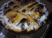 Una foto de torta con crema pastelera