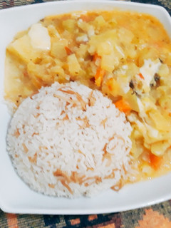 Una foto de Picante de calabacín con arroz blanco