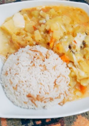 Una foto de Picante de calabacín con arroz blanco