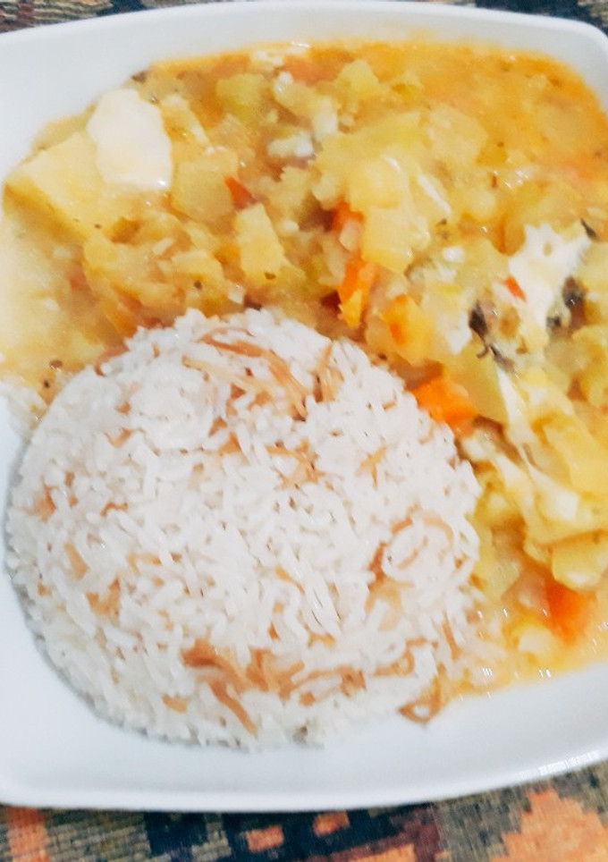Una foto de Picante de calabacín con arroz blanco