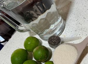 Una foto de Agua de limón con chía
