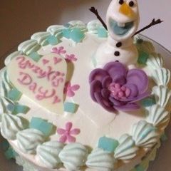 A picture of Olaf (from Frozen) Cake.