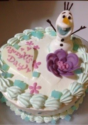 A picture of Olaf (from Frozen) Cake.