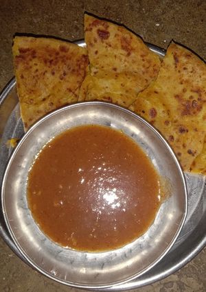 આલુ પરોઠા (Aloo Paratha Recipe In Gujarati) રેસીપી મુખ્ય ફોટો