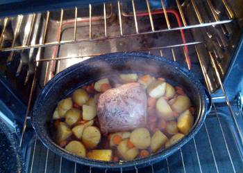 Popular Cuisine Roast beef with yellow potatoes and carrots Delicious Steady Popular Cuisine Roast beef with yellow potatoes and carrots Delicious Steady