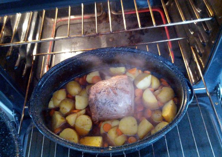 Roast beef with yellow potatoes and carrots
