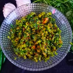 A picture of Green chilli Thecha.