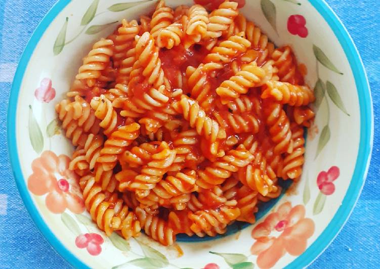 Recetta di Fatto in casa Pasta all&#39; amatriciana ma a mia maniera..gnammiiii!! 😘😘😋😋