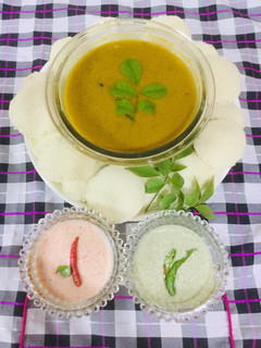 A picture of Idli-Sambhar.