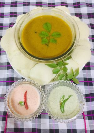 A picture of Idli-Sambhar.